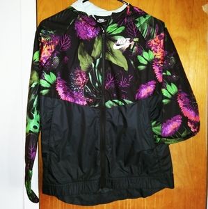 Girls Nike Jacket. Barley worn.